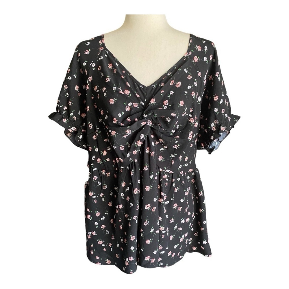 NWOT-BLOOMCHIC-BLACK FLORAL TOP-SIZE 14/16